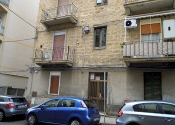 DSCN0931.JPG - Trilocale Viale Amedeo 96, Caltanissetta - foto 1