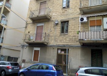 DSCN0932.JPG - Trilocale Viale Amedeo 96, Caltanissetta - foto 10