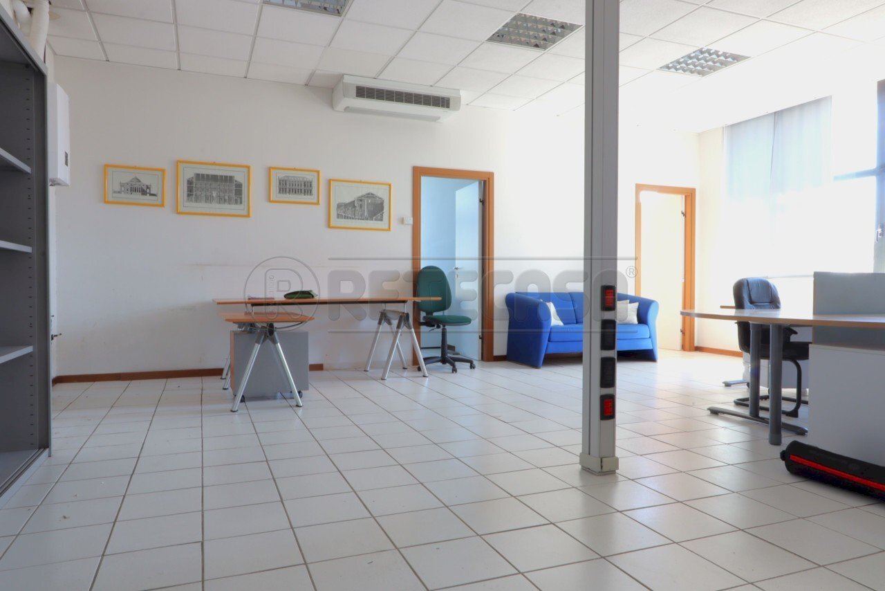 IMG_5246.JPG - Ufficio Via Chiuppese  3, Monticello Conte Otto - foto 3