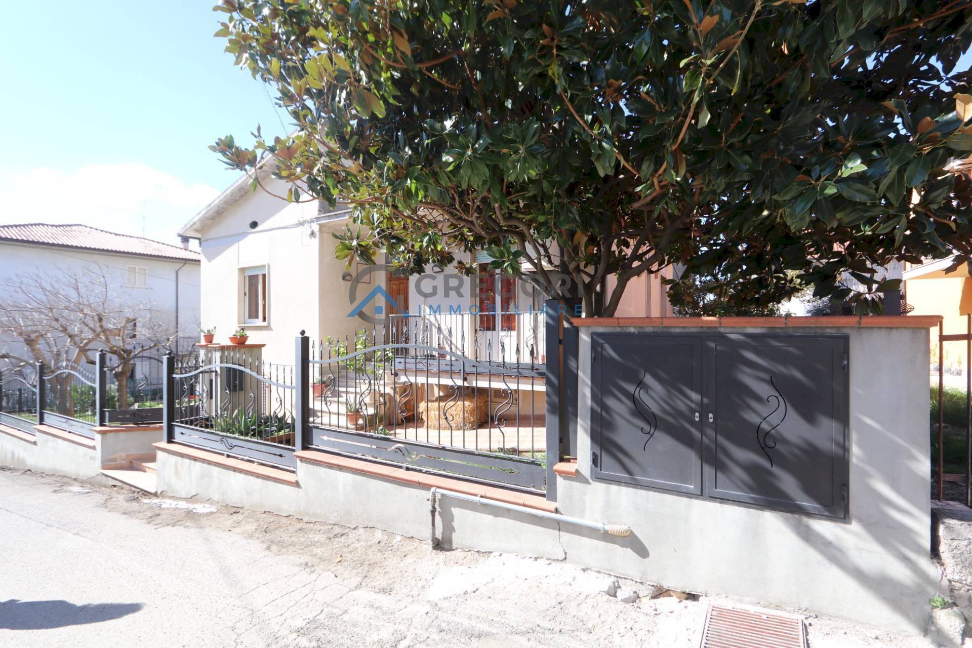 Independent house via Petrarca, Nereto - photo 1