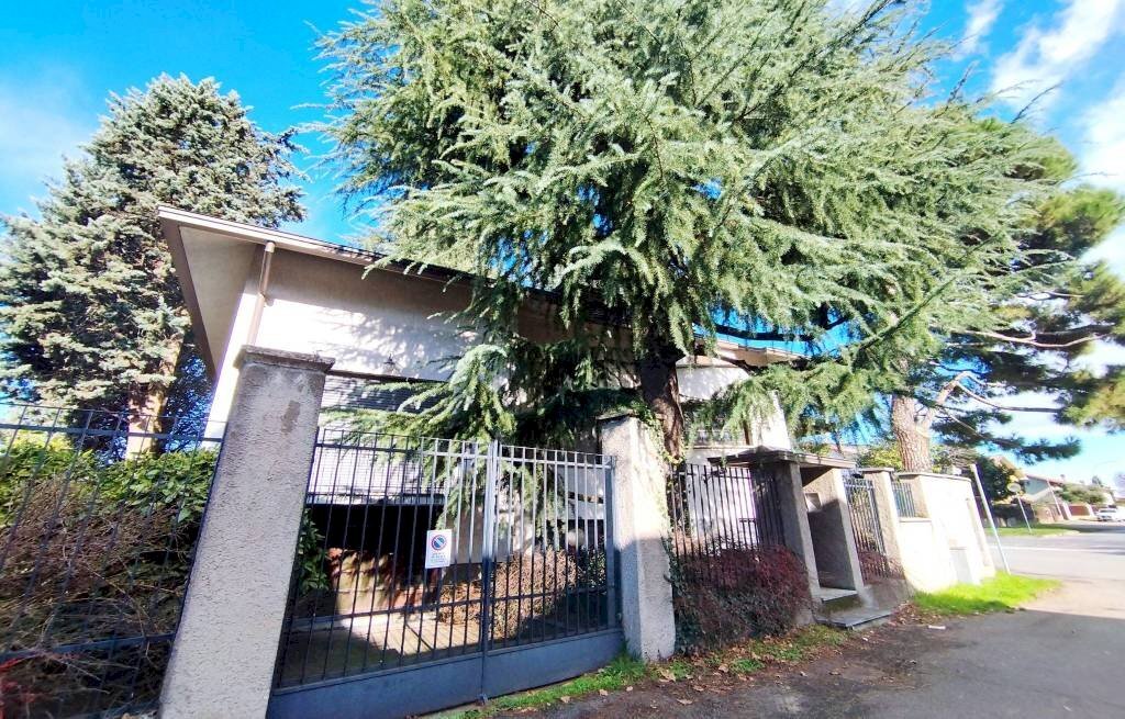 Facciata - Villa via Sandro Botticelli, 4, Parabiago - foto 1