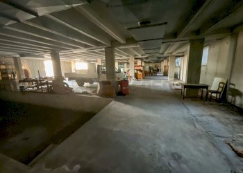 PIANO SCANTINATO - Locale Commerciale VIA PIETRO ZORUTTI 155, Campoformido - foto 8