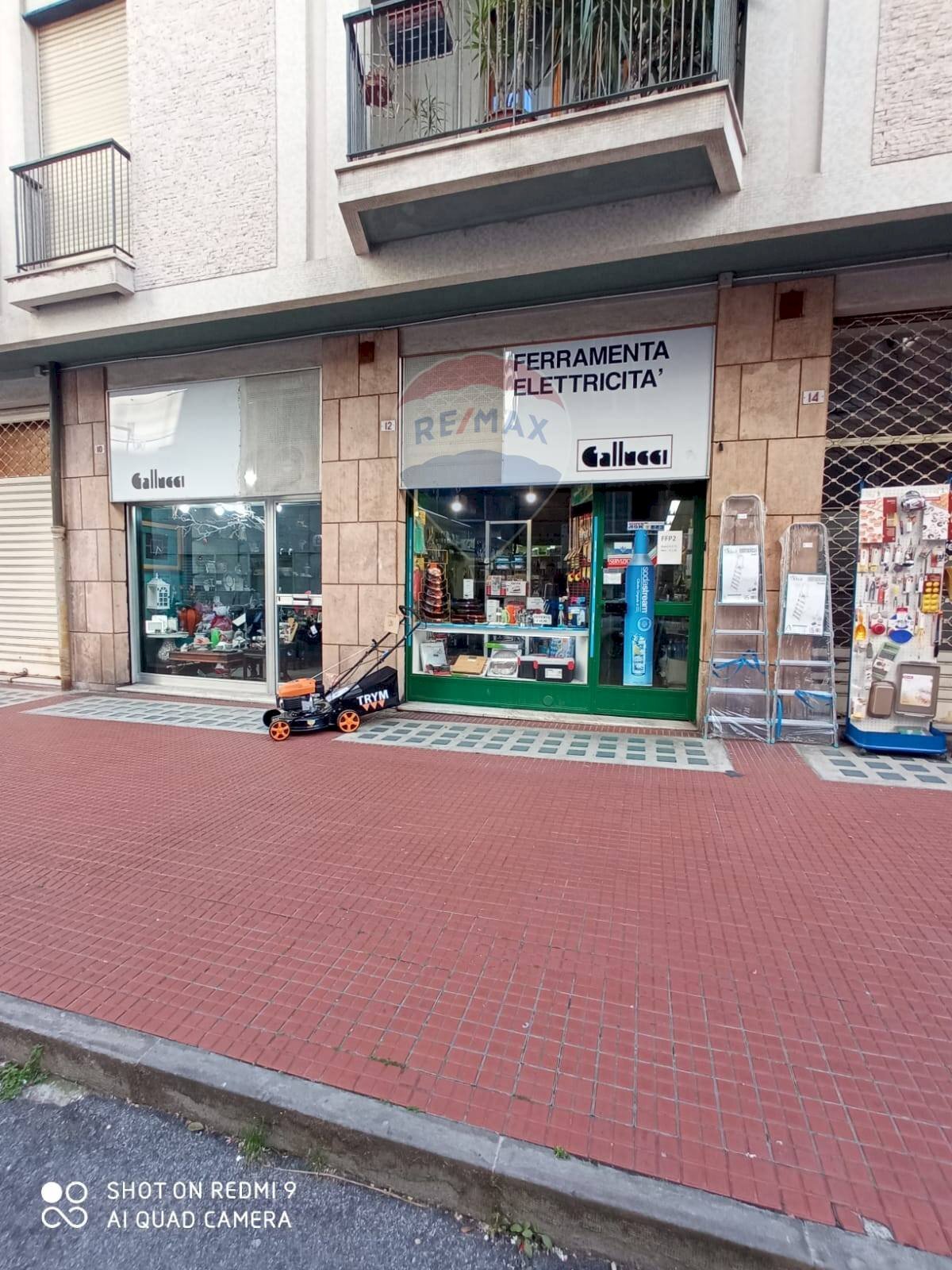 Shop Via di Santa Chiara, 10R-12R 
 Carignano, Genova (neighborhood Carignano) - photo 1