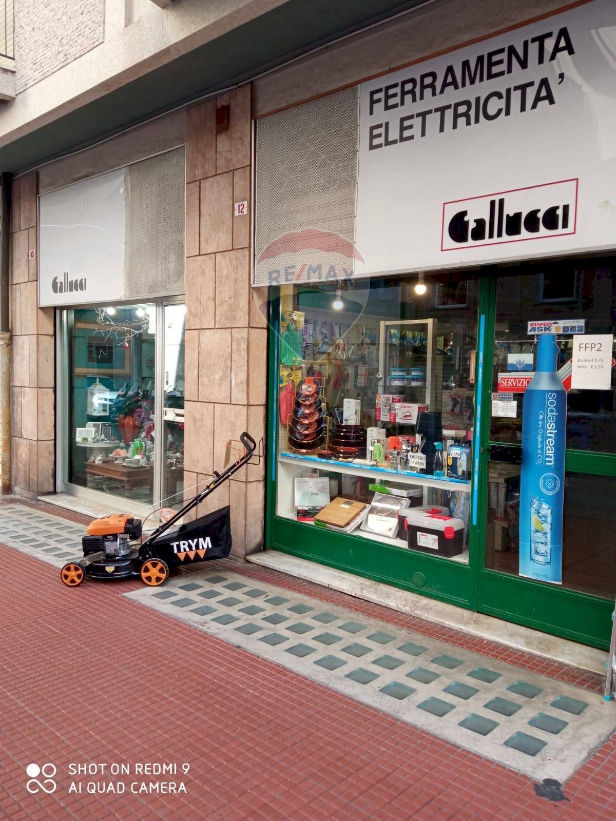 Shop Via di Santa Chiara, 10R-12R
Carignano, Genova (neighborhood Carignano) - photo 2