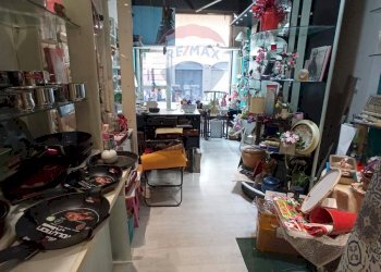 Shop Via di Santa Chiara, 10R-12R 
 Carignano, Genova (neighborhood Carignano) - photo 4