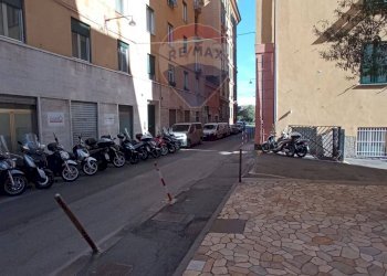 Shop Via di Santa Chiara, 10R-12R 
 Carignano, Genova (neighborhood Carignano) - photo 9
