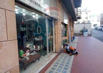 Shop Via di Santa Chiara, 10R-12R 
 Carignano, Genova (neighborhood Carignano) - photo 11