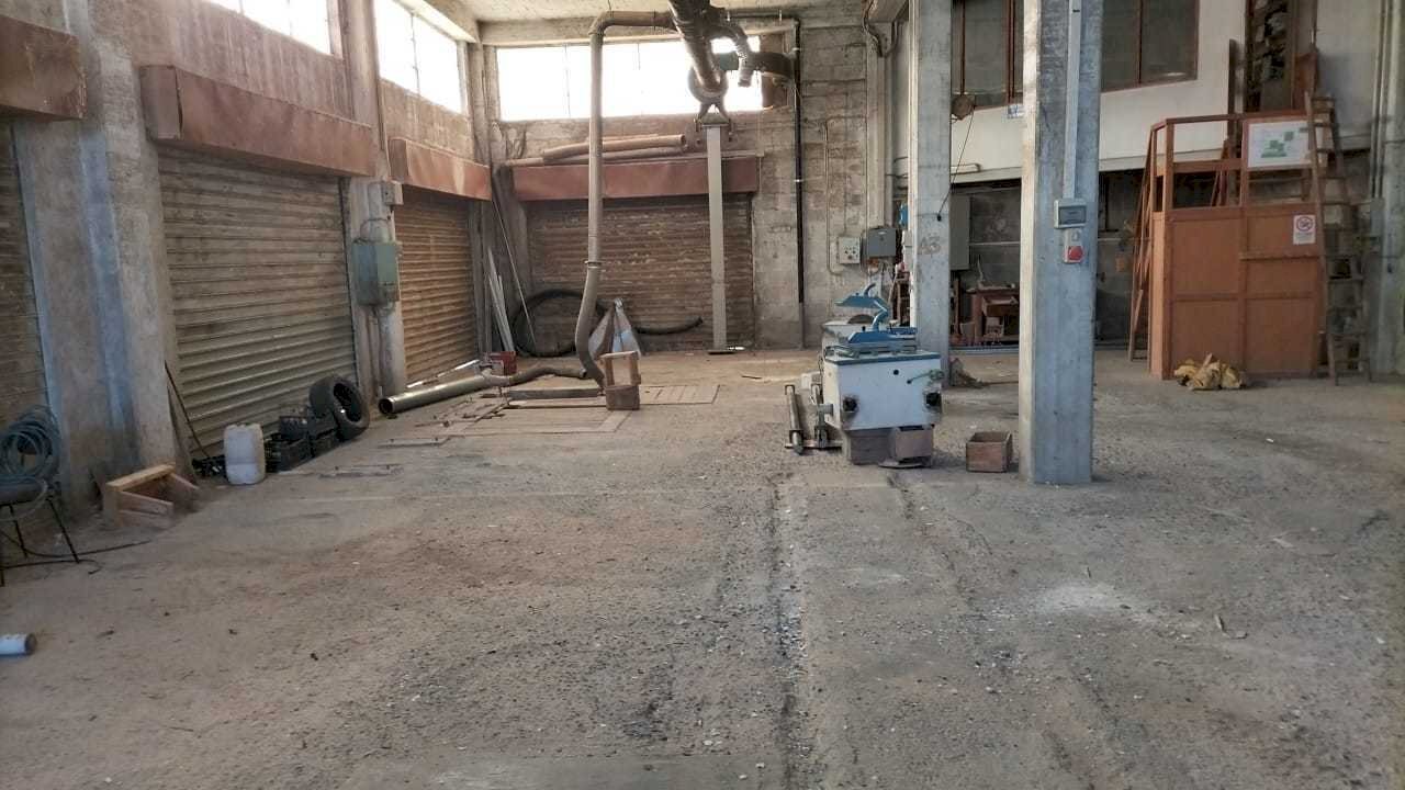 lu9.jpg - Commercial Premises Luni - photo 1