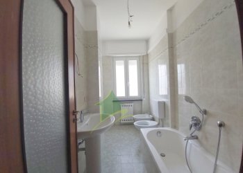 bagno con vasca - Trilocale Via Vallarino 78, Sanremo - foto 10