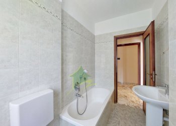 bagno con vasca - Trilocale Via Vallarino 78, Sanremo - foto 11