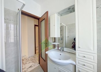 bagno con doccia - Trilocale Via Vallarino 78, Sanremo - foto 12