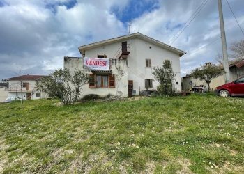 Appartamento CONTRADA VICENNE, Civitaquana - foto 1