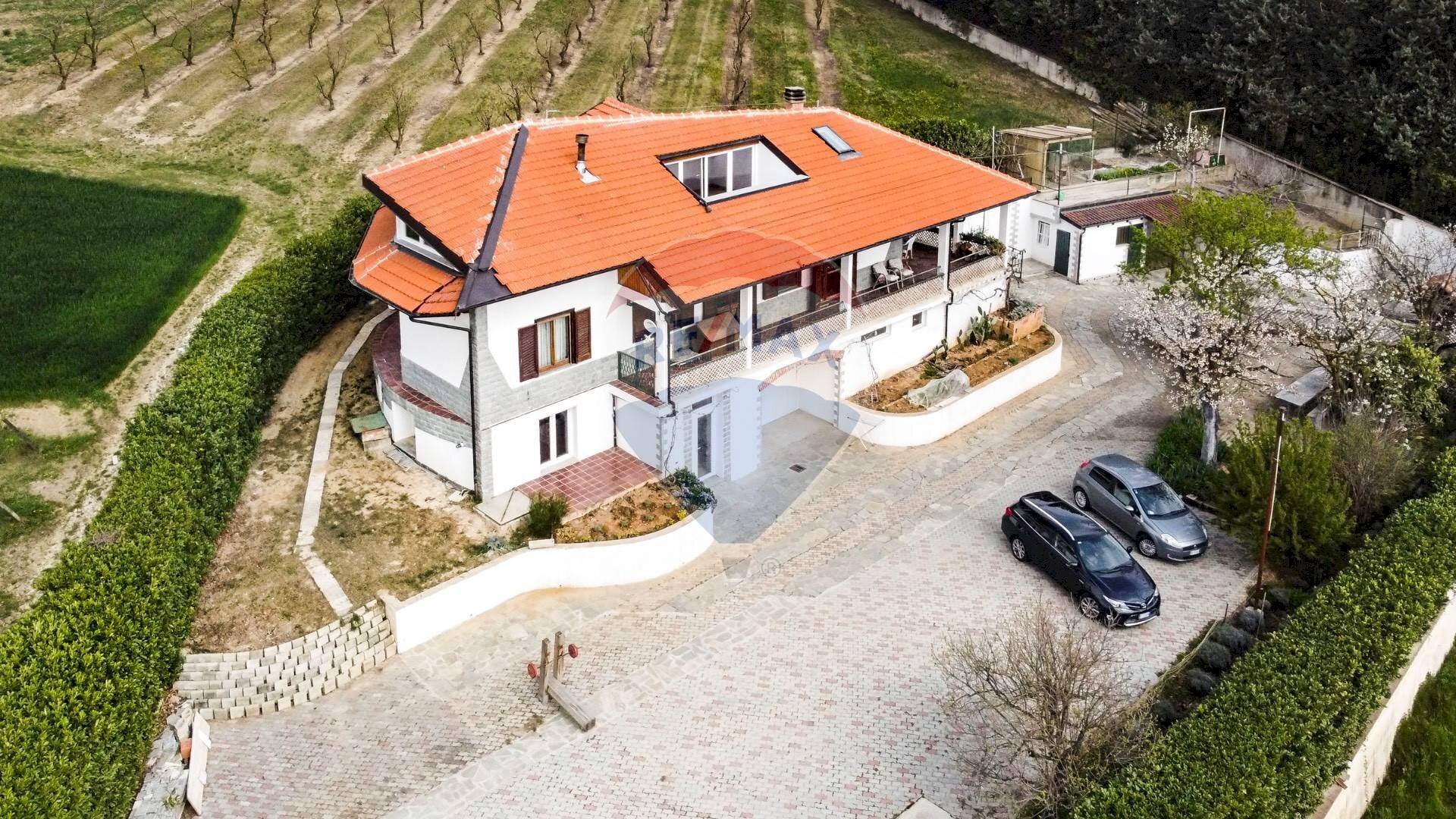 Casa indipendente Via Chieri Pecetto, 12 
 Pino Torinese, Pino Torinese - foto 1