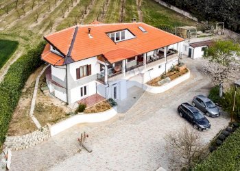 Casa indipendente Via Chieri Pecetto, 12 
 Pino Torinese, Pino Torinese - foto 1