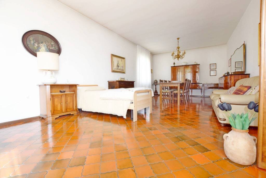 Salone - Villa piazza 4 Novembre, 8, Bastia Mondovì - foto 2