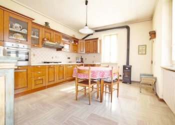 Cucina - Villa piazza 4 Novembre, 8, Bastia Mondovì - foto 10