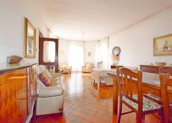 Salone - Villa piazza 4 Novembre, 8, Bastia Mondovì - foto 13