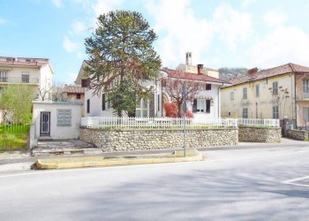 Facciata - Villa piazza 4 Novembre, 8, Bastia Mondovì - foto 36