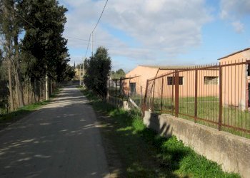 recinzione esterna su strada - Casa indipendente Quartucciu - foto 27