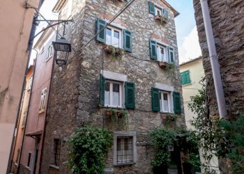 8b.jpg - Porzione di casa Ameglia - foto 4