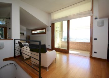 Interni villa - Mansarda con terrazzo - Villa Inverigo - foto 24