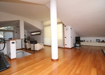 Interni villa - Mansarda - Villa Inverigo - photo 22