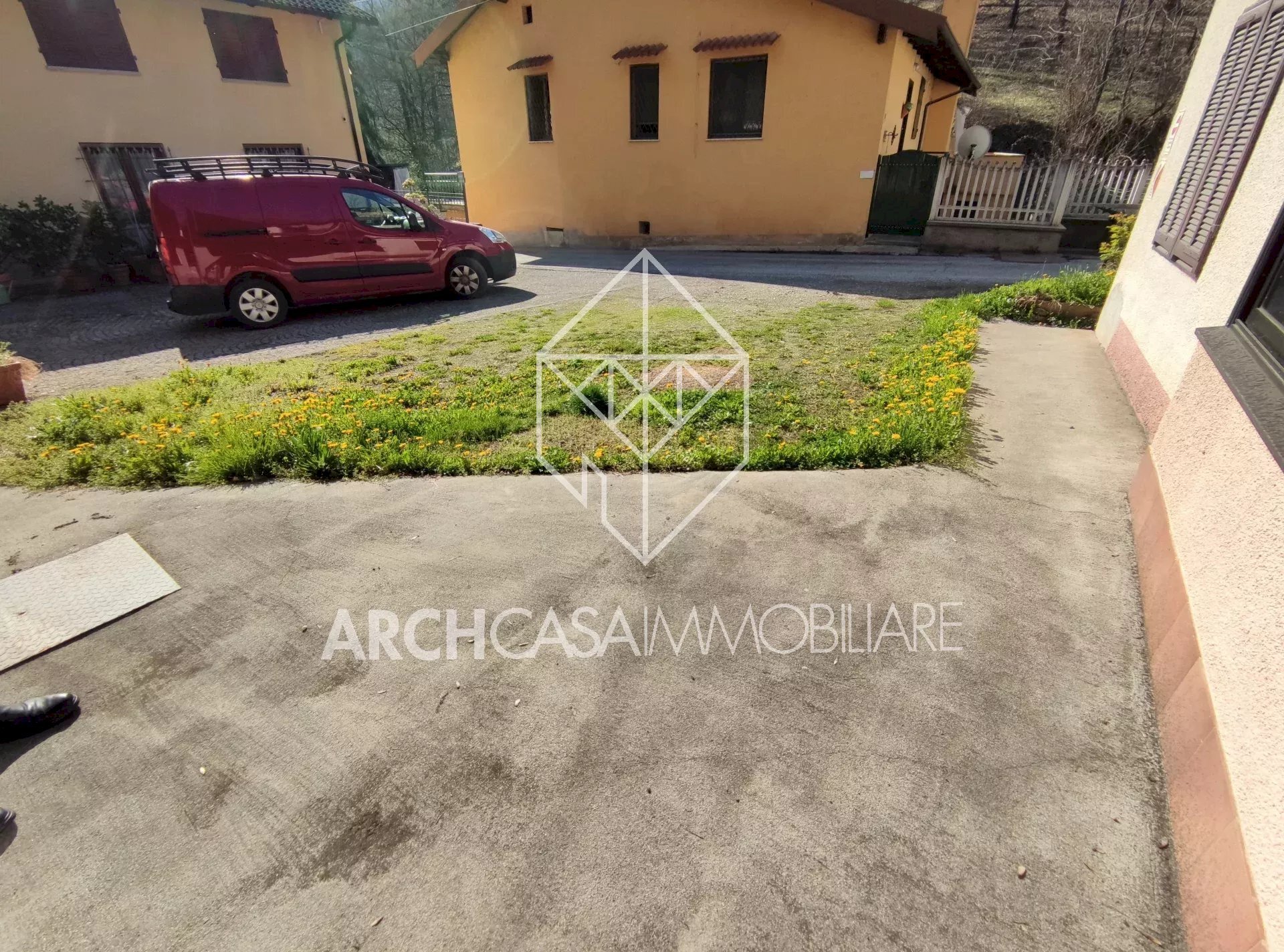 cortile - Villa a Schiera Via tetti Ariou 24., Boves - foto 2