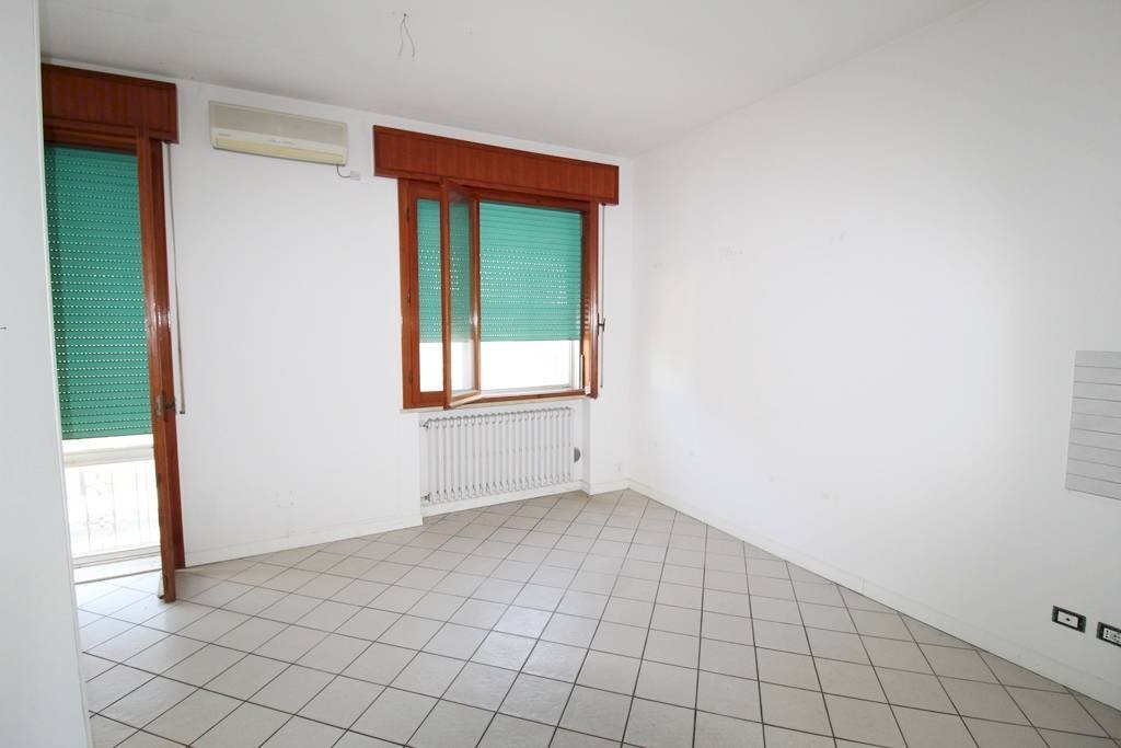 Portion of a house Argenta - photo 3