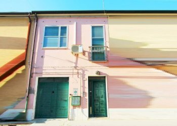 Porzione di casa Argenta - foto 1