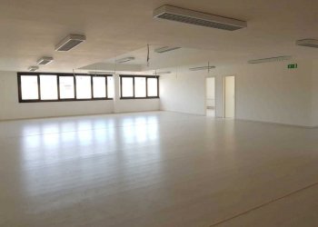 IMG-20230410-WA0039.jpg - Ufficio Viale Castruccio Castracani, Lucca - foto 1