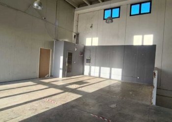 5f3cc46d-34bd-4348-8fe6-e96bc7d91627.jpg - Locale Commerciale VIA ELORINA, Siracusa - foto 2