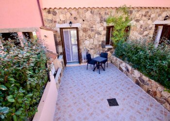 Ingresso e cortile - Villa a Schiera via delle Isole, San Teodoro - foto 14