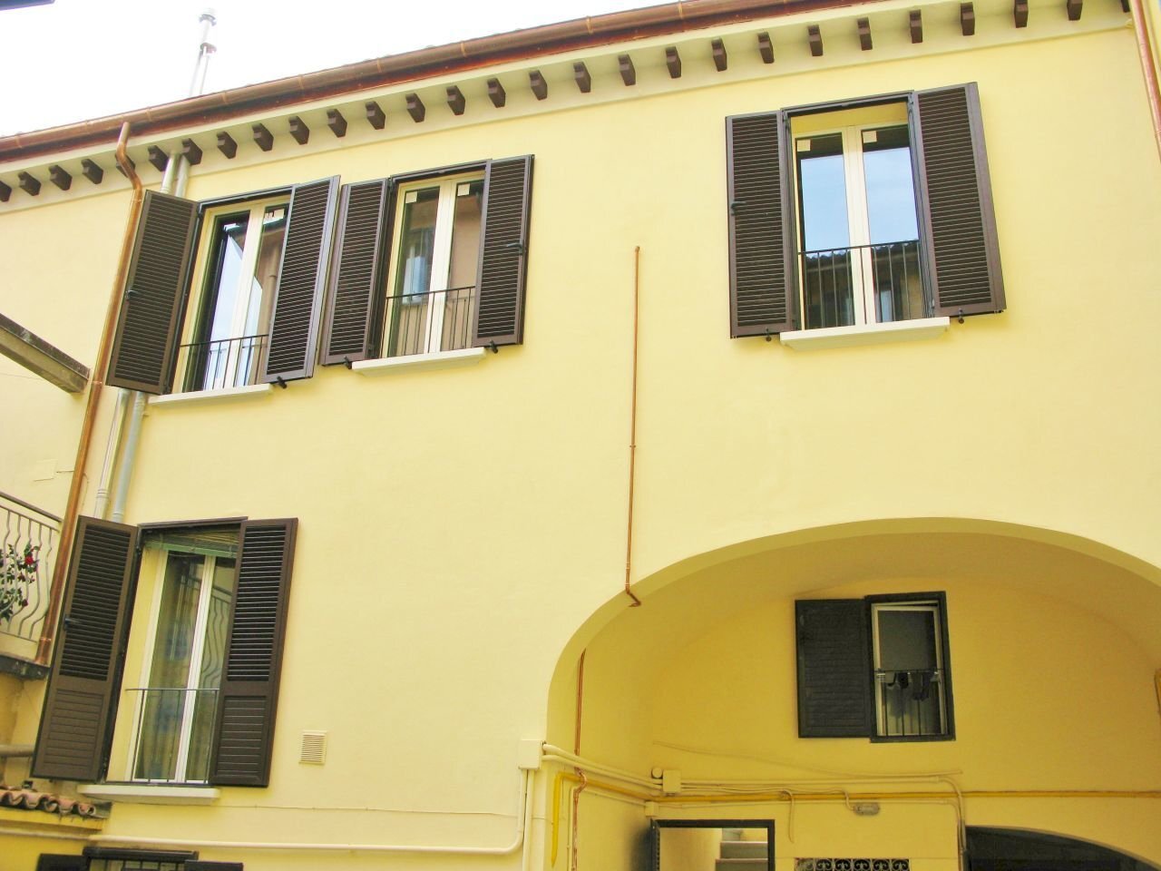 www.la-commerciale.com - Rif. COM051 - Bilocale Via Castiglione 51, Bologna (zona Centro Storico) - foto 2