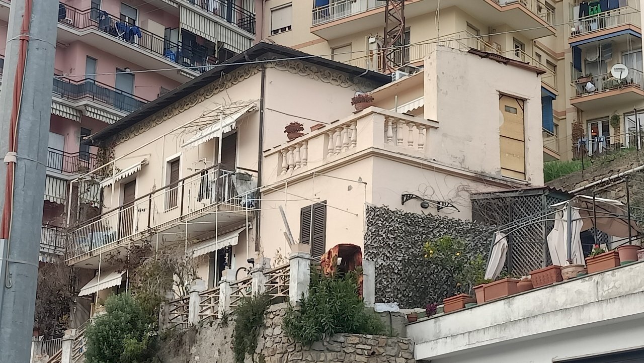 IMG20230329185459.jpg - Villa Via Dante Alighieri 53, Sanremo - foto 2