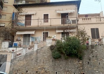 IMG20230329185554.jpg - Villa Via Dante Alighieri 53, Sanremo - foto 1