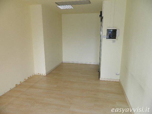 locali_e_fondi_commerciali_ufficio_a_avenza_carrar - Commercial Premises Viale G. Puccini, Lucca - photo 1
