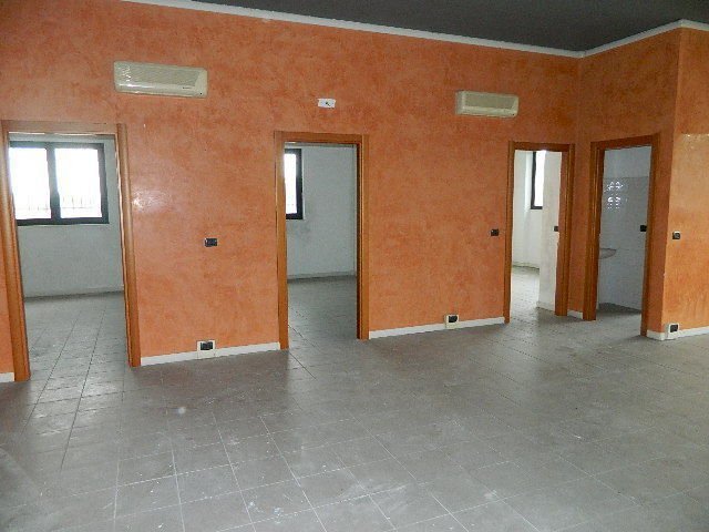 locali_e_fondi_commerciali_ufficio_a_sarzana_54000 - Commercial Premises Viale G. Puccini, Lucca - photo 3
