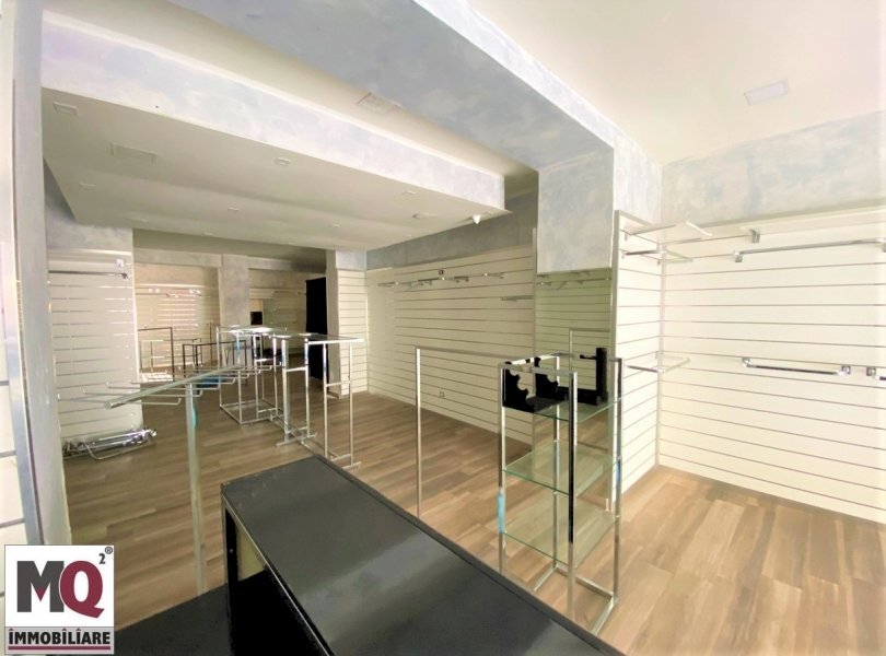 Commercial Premises Mondragone - photo 1
