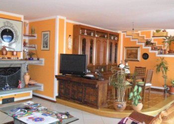 soggiorno camino - Villa via Grigioni, 9, Castione Andevenno - foto 8