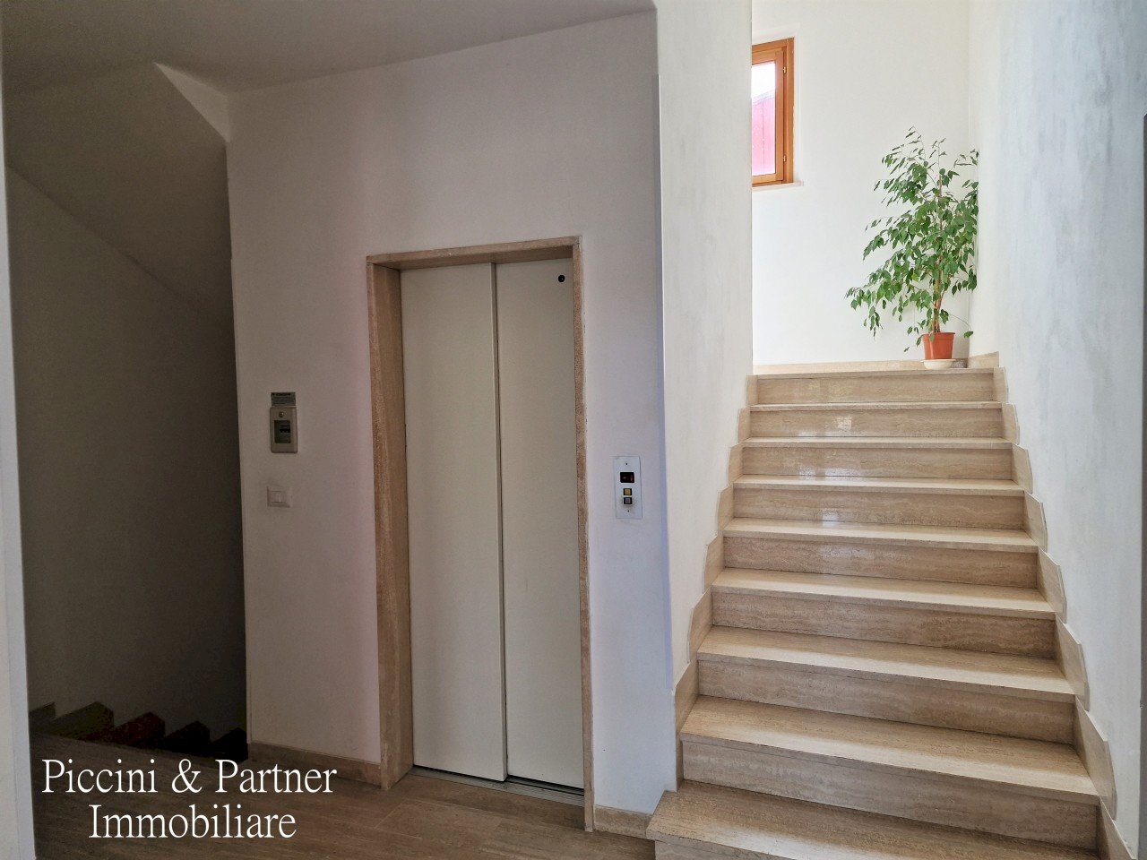 02.jpg - Four-room apartment Via Arezzo, Perugia - photo 2