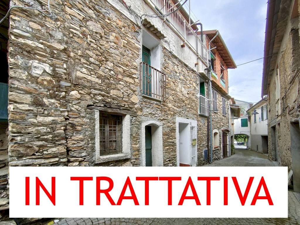 Facciata - Three-room apartment strada Nuova, Cesio - photo 1