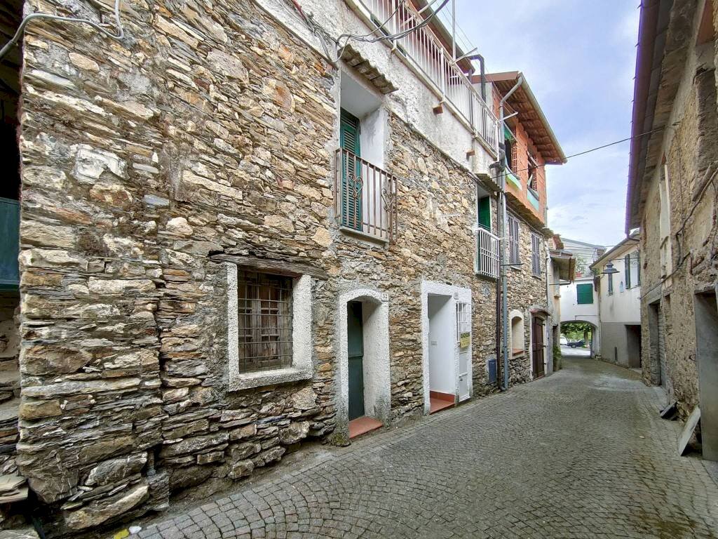 Facciata - Three-room apartment strada Nuova, Cesio - photo 2