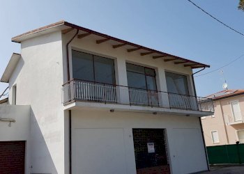 Capannone Via del Sangiovese, Ravenna (zona San Zaccaria) - foto 2