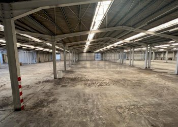 AREA DI PRODUZIONE - Locale Commerciale Via Giuseppe Parini 19, Manzano - foto 1