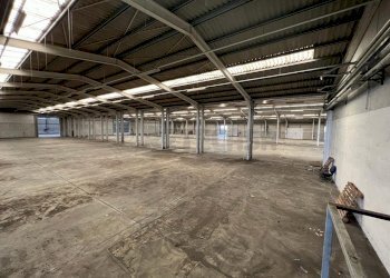 AREA DI PRODUZIONE - Locale Commerciale Via Giuseppe Parini 19, Manzano - foto 2