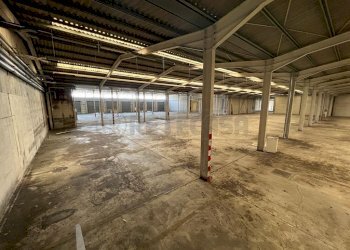 AREA DI PRODUZIONE - Locale Commerciale Via Giuseppe Parini 19, Manzano - foto 5