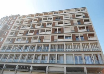 EDIFICIO - Shop piazza dell'Otto Agosto, Bologna (neighborhood Irnerio) - photo 2