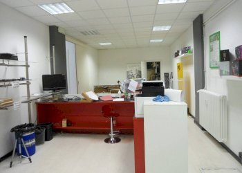 OPEN SPACE - Shop piazza dell'Otto Agosto, Bologna (neighborhood Irnerio) - photo 18