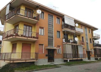 FACCIATA - Box STRADA DELLA ROVERE, 58, Biella - foto 3