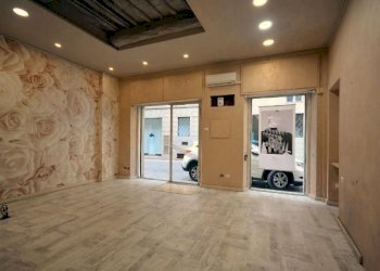 419588295.jpg - Locale Commerciale Via Cherea, Lucca - foto 3